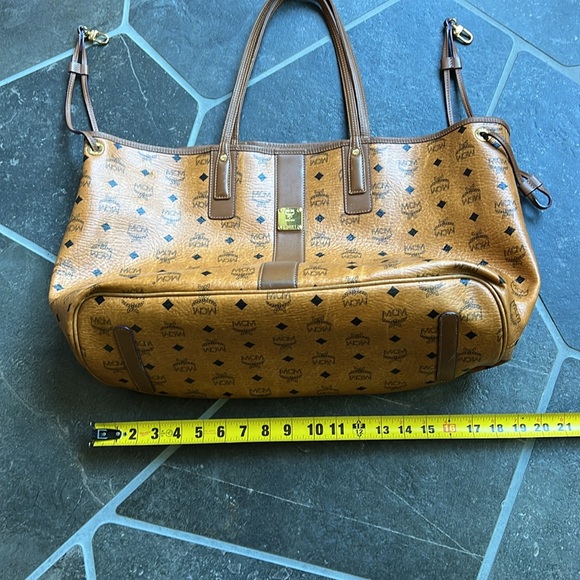 MCM Liz Reversible Large Visetos Tote Bag. Dust bag included. - Picture 7 of 9